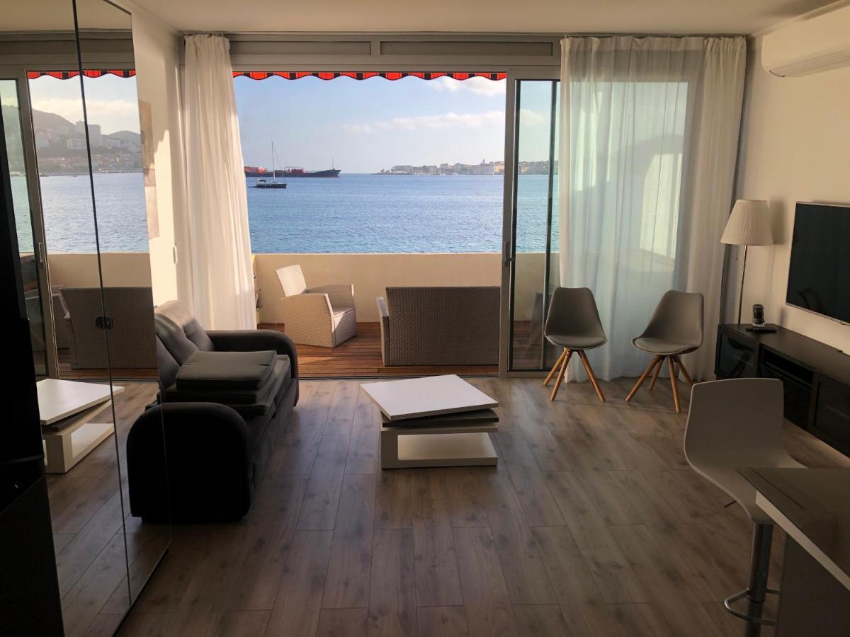 Pieds Dans L'eau Apartment *